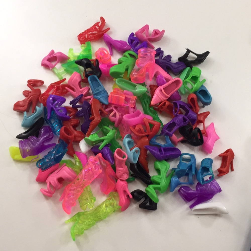40 BARBIE SHOE PAIRS
